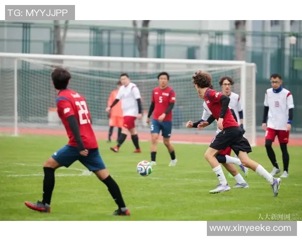 足球明星助力中韩对决激情四溢赛场展现足球魅力与友谊精神