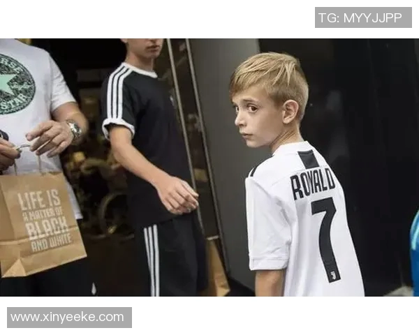 足球明星夏季时尚穿搭揭秘展现个性与风格的完美结合